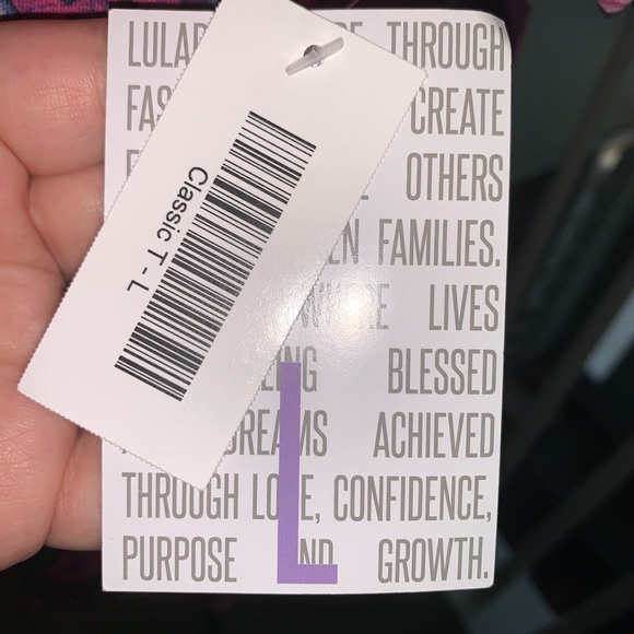 NWT LuLaRoe Classic T in Large - floral print - Picture 3 of 3